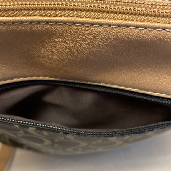 CL Logo by Carryland Faux Leather Crossbody Purse Dk Brown/Tan 10”L x 10”W - Picture 4 of 6